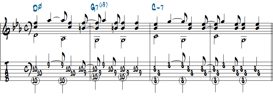 Dm7(b5)-G7(b9)-Cm7のコード進行で6弦ルートでコンピングした例楽譜
