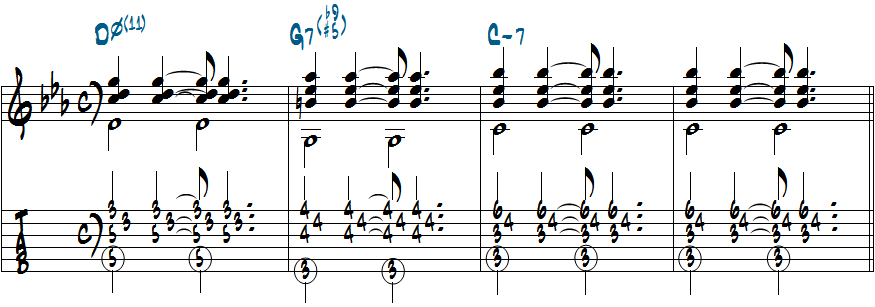 Dm7(b5 11)-G7(#5 b9)-Cm7のコード進行でボイシングを変えたコンピング例楽譜